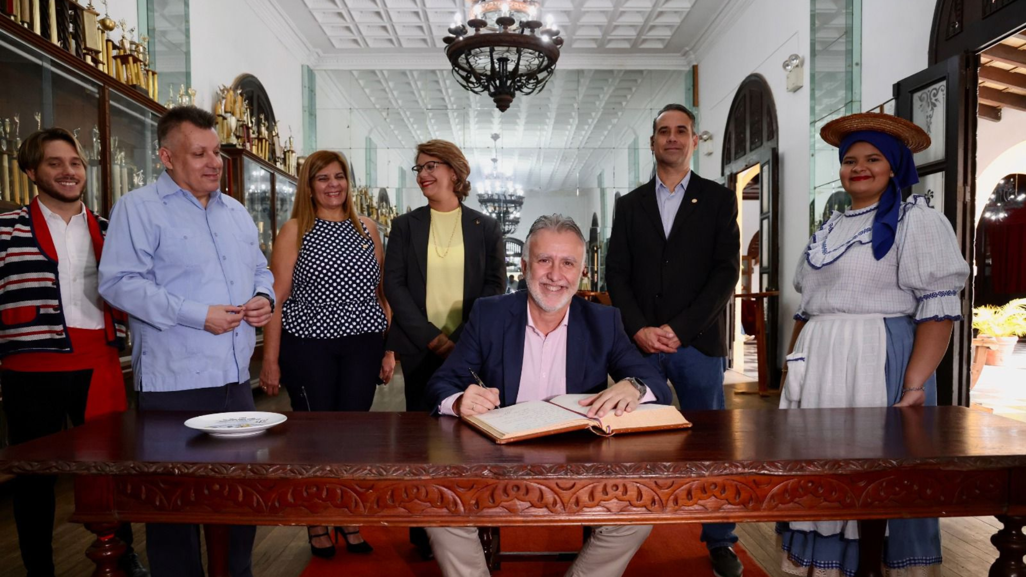 Ángel Víctor Torres en su visita a la Fundación Salud. / Gobierno de Canarias