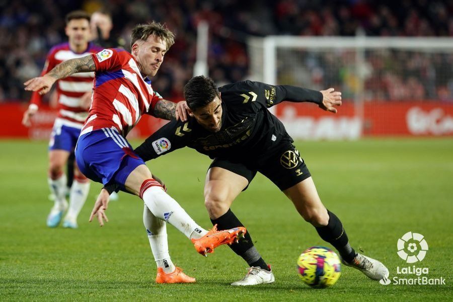 La actuación arbitral en Granada ha motivado que el Tenerife exija a la RFEF las imágenes de VAR que justifican el gol anulado a Elady./ LaLiga