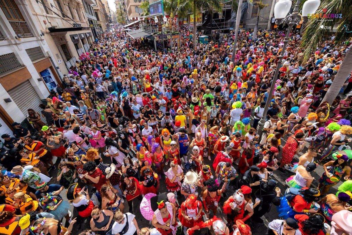 Sábado de Carnaval en la calle en Santa Cruz de Tenerife. / Europa Press