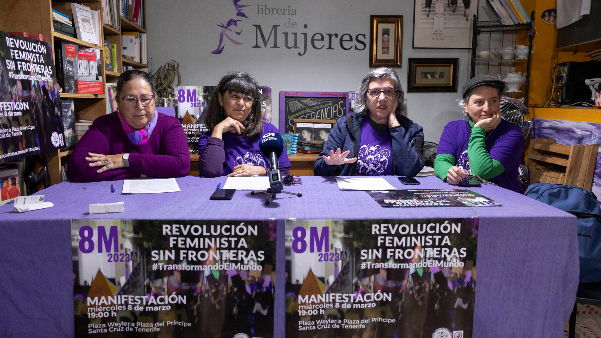 De izquierda a derecha Marta Jiménez, Ana Hernández, Carmen Pérez y Lara González, representantes de la Plataforma Feminista 8M Tenerife. / Miguel Barreto (EFE)