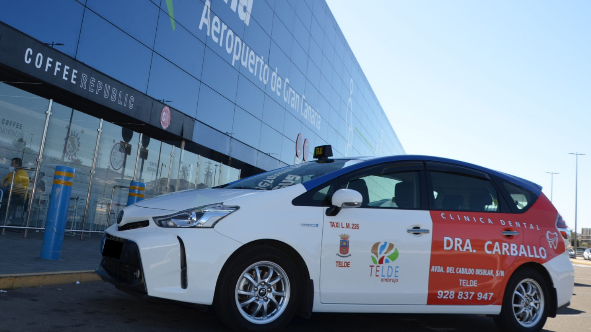 Un taxi de Telde en el Aeropuerto de Gran Canaria. / Cooperativa de taxis de Telde