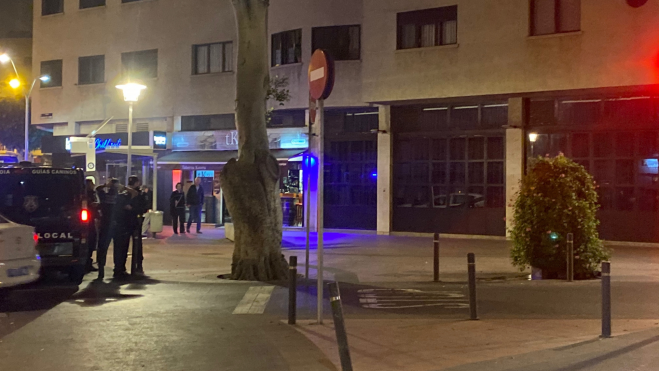 La Policía Local cerró anoche las terrazas de la Plaza de los Betancores./ Cedida