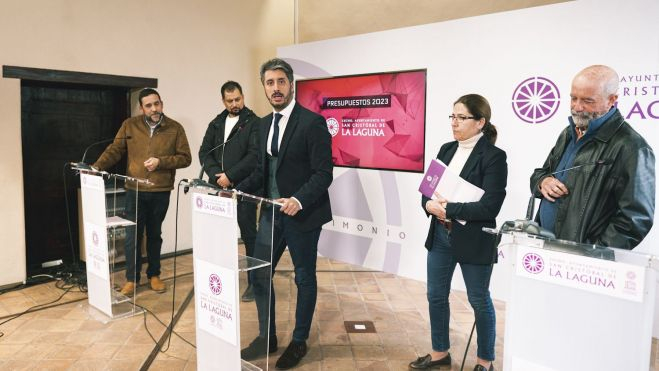 El alcalde Luis Yeray Gutiérrez presenta los presupuestos 2023 de La Laguna. / Cedida