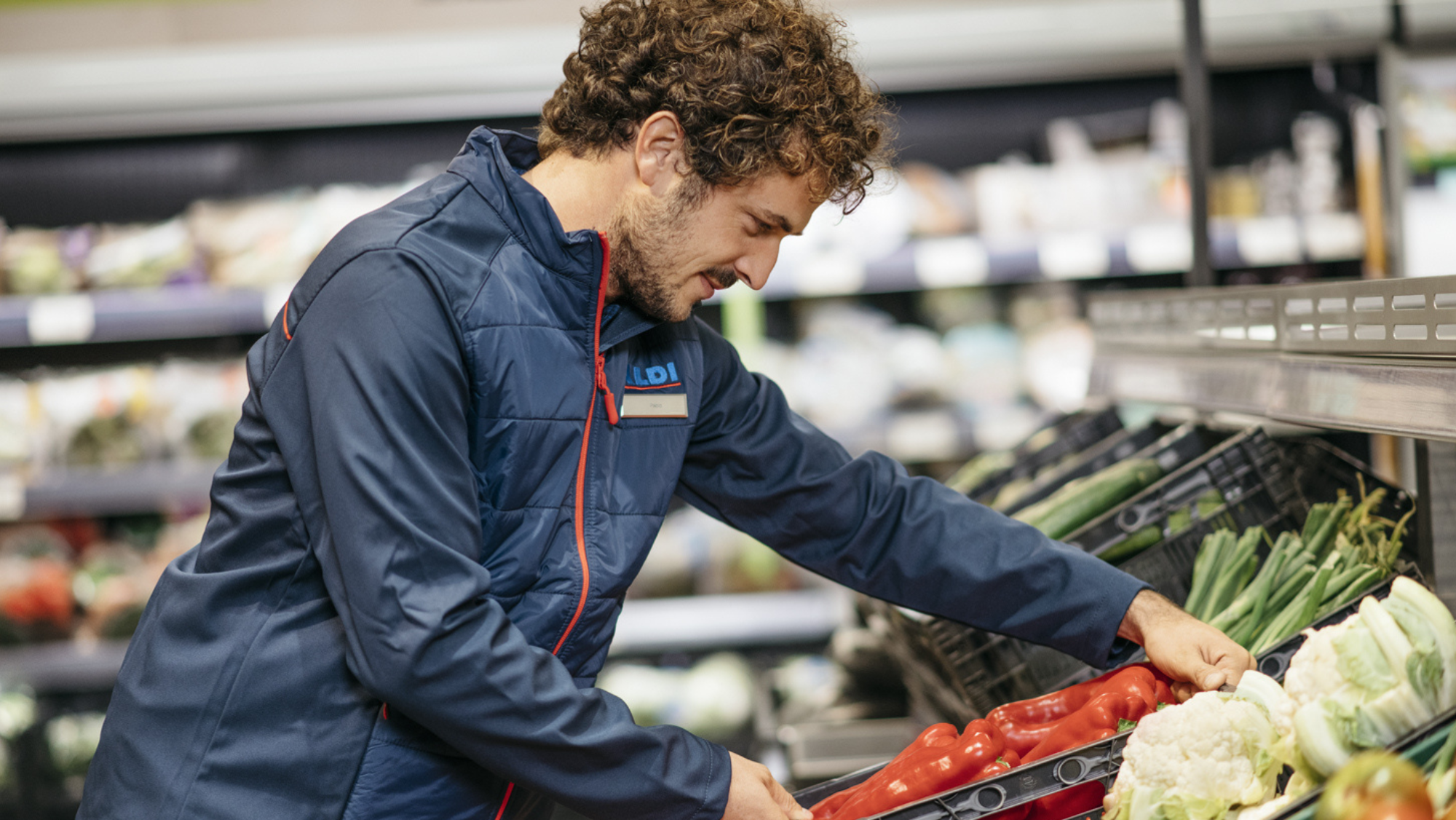 Un trabajador de ALDI. / ALDI