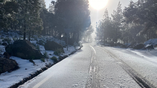 Carretera con nieve en la cumbre./ Cabildo de Gran Canaria