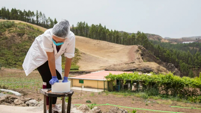 Es importante que las explotaciones agrícolas actuales pervivan en el tiempo. /Quesería La Caldera