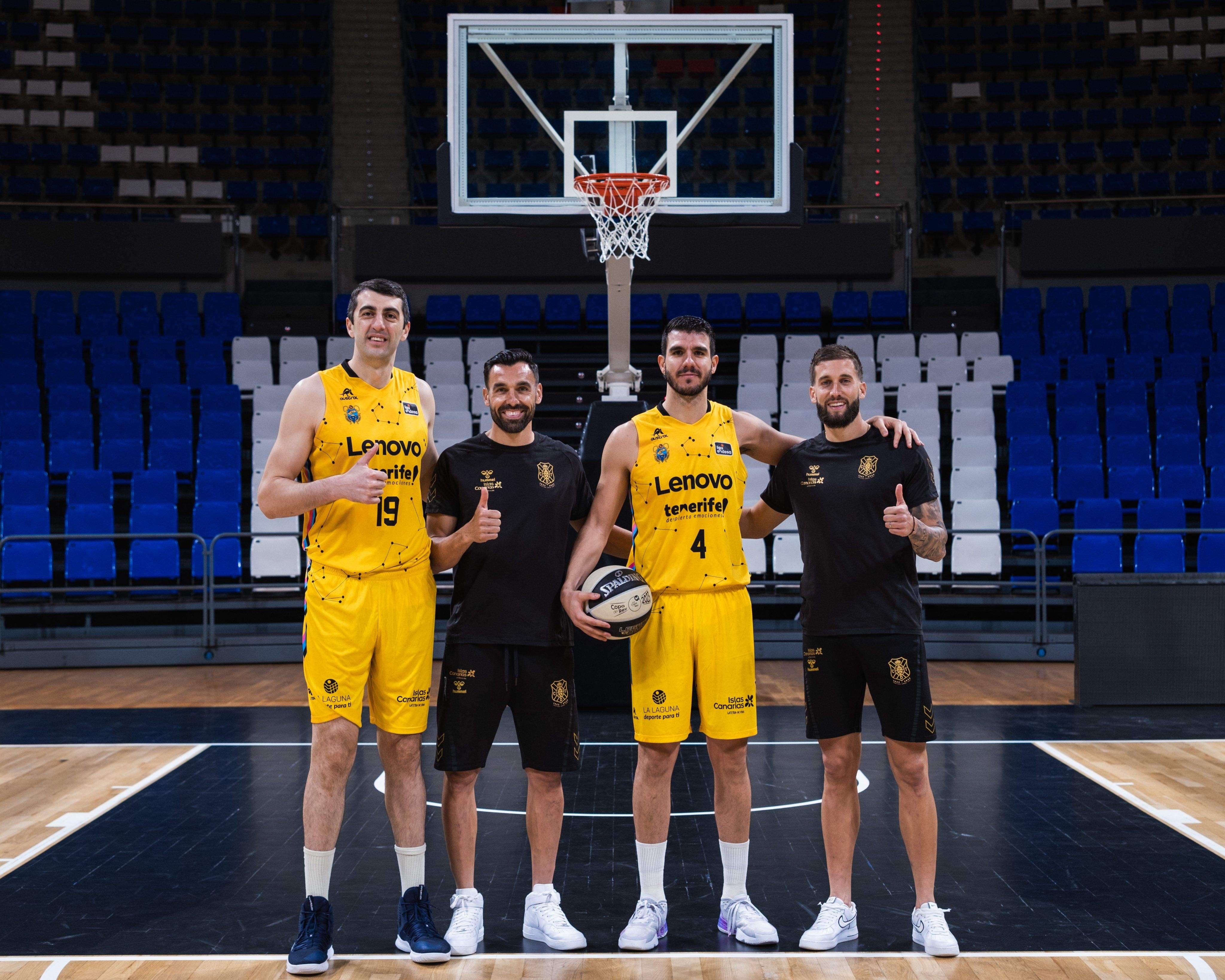 Gio Shermadini, Enric Gallego, Sergio Rodríguez y Nikola Sipcic, en el Santiago Martín antes del partidillo./ CD Tenerife.