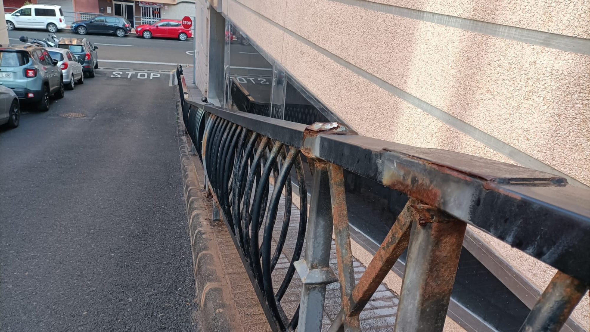 La barandilla de Calle La Guaira, en La Minilla.  Atlántico Hoy