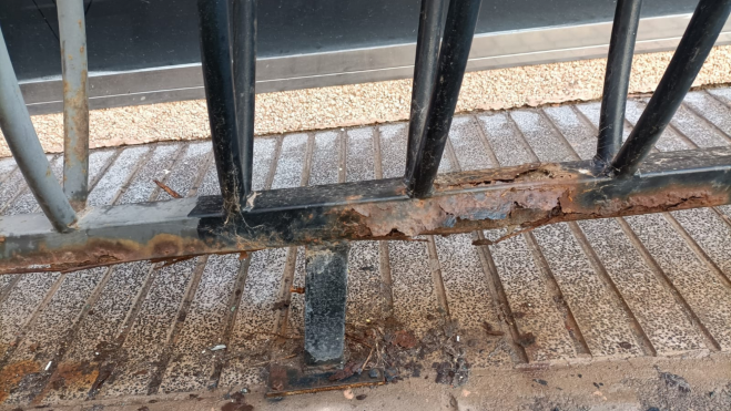 La barandilla de Calle La Guaira, en La Minilla. / Atlántico Hoy La barandilla de Calle La Guaira, en La Minilla. / Atlántico Hoy