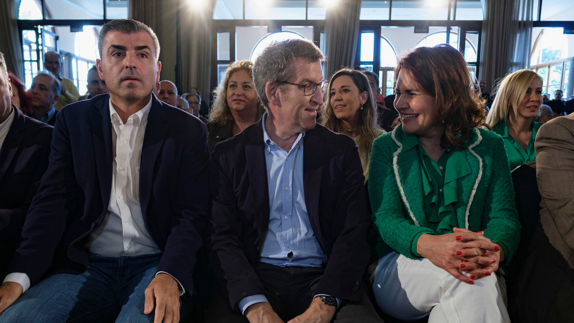 De izquierda a derecha, Manuel Domínguez, Alberto Núñez Feijóo y Jimena Delgado. / EFE-ÁNGEL MEDINA