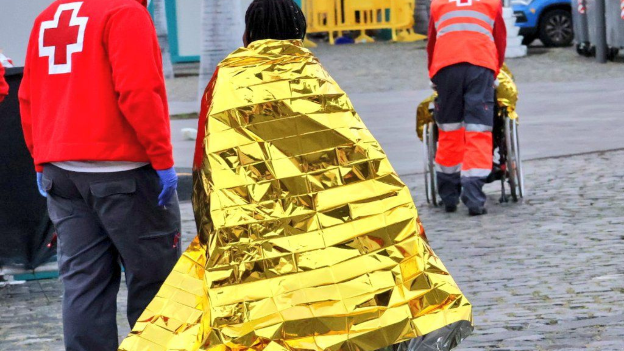 Una persona tras ser atendida en el Hospital del Carnaval. / Cecopal 