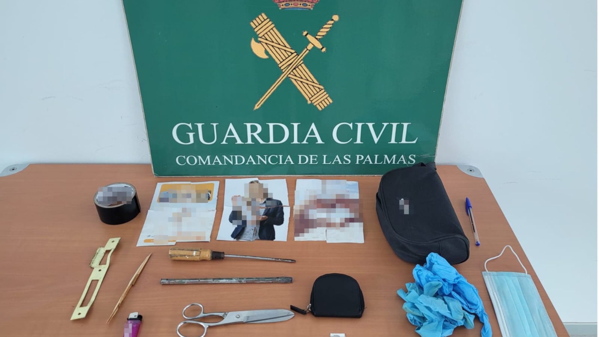 Objetos requisados al detenido. / Guardia Civil