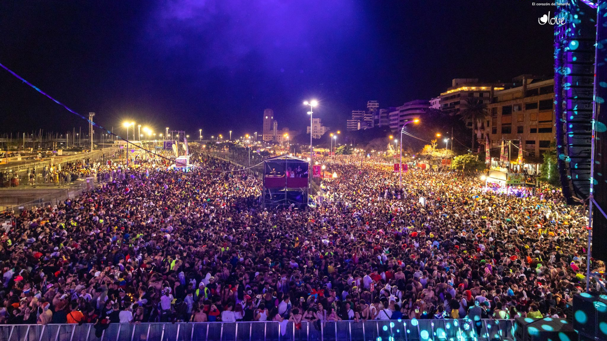 Carnaval de noche en Santa Cruz de Tenerife. / AYUNTAMIENTO DE SANTA CRUZ DE TENERIFE