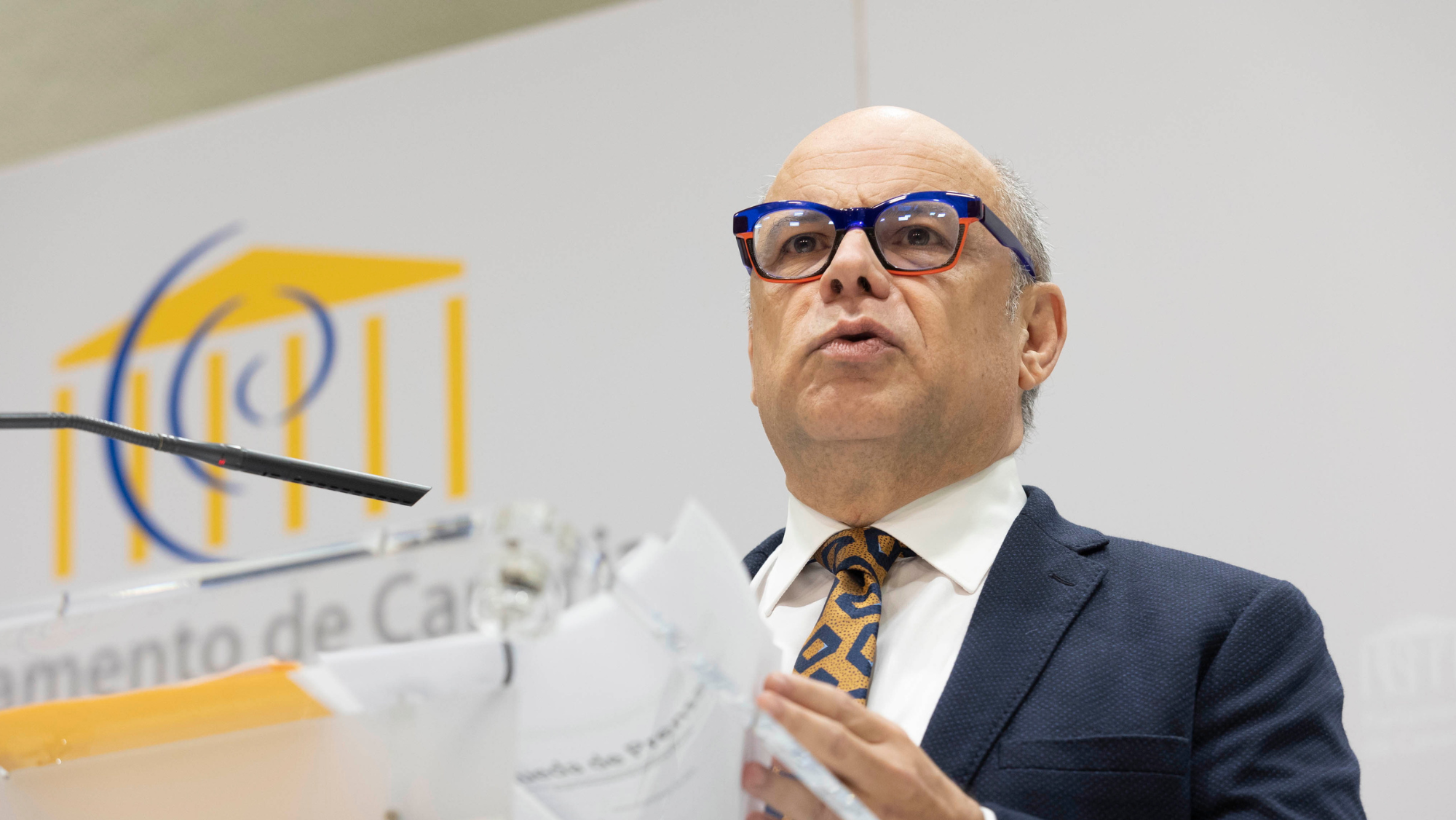 El portavoz parlamentario del grupo nacionalista (CC-PNC), José Miguel Barragán, en rueda de prensa./ EFE - Miguel Barreto