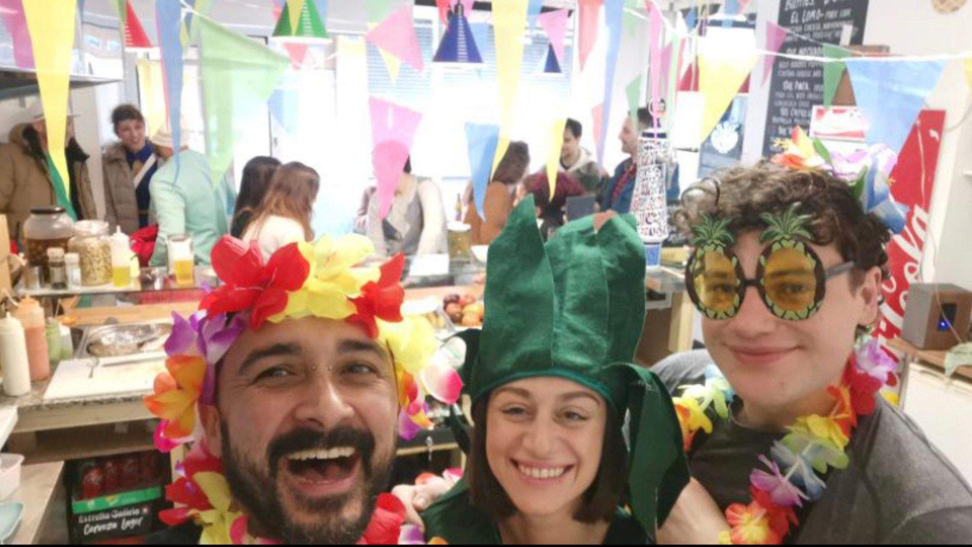 Borja Castro celebra su fiesta de Carnaval en Liverpool. / Cedida