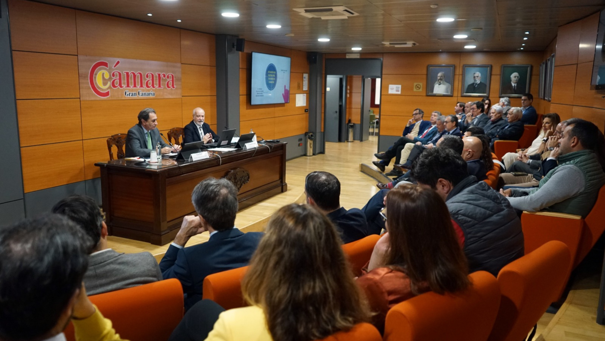 La Cámara presentó hoy la nueva comisión de Turismo de la institución ante las empresas del sector de la Isla. /Cámara de Comercio de Gran Canaria 