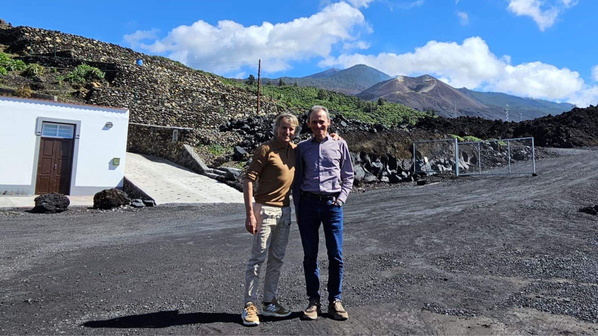 Jesús Calleja y Pedro Duque en La Palma. / Cedida