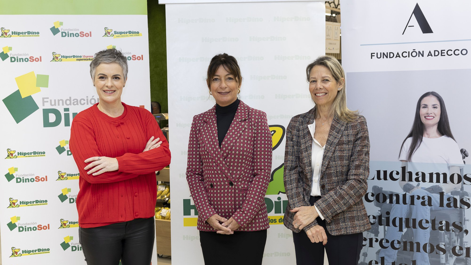 Virginia Ávila, directora de la Fundación DinoSol, Salomé Sedano, directora de Recursos Humanos de HiperDino, e Isabel Guillén, coordinadora regional de la Fundación Adecco. /HiperDino