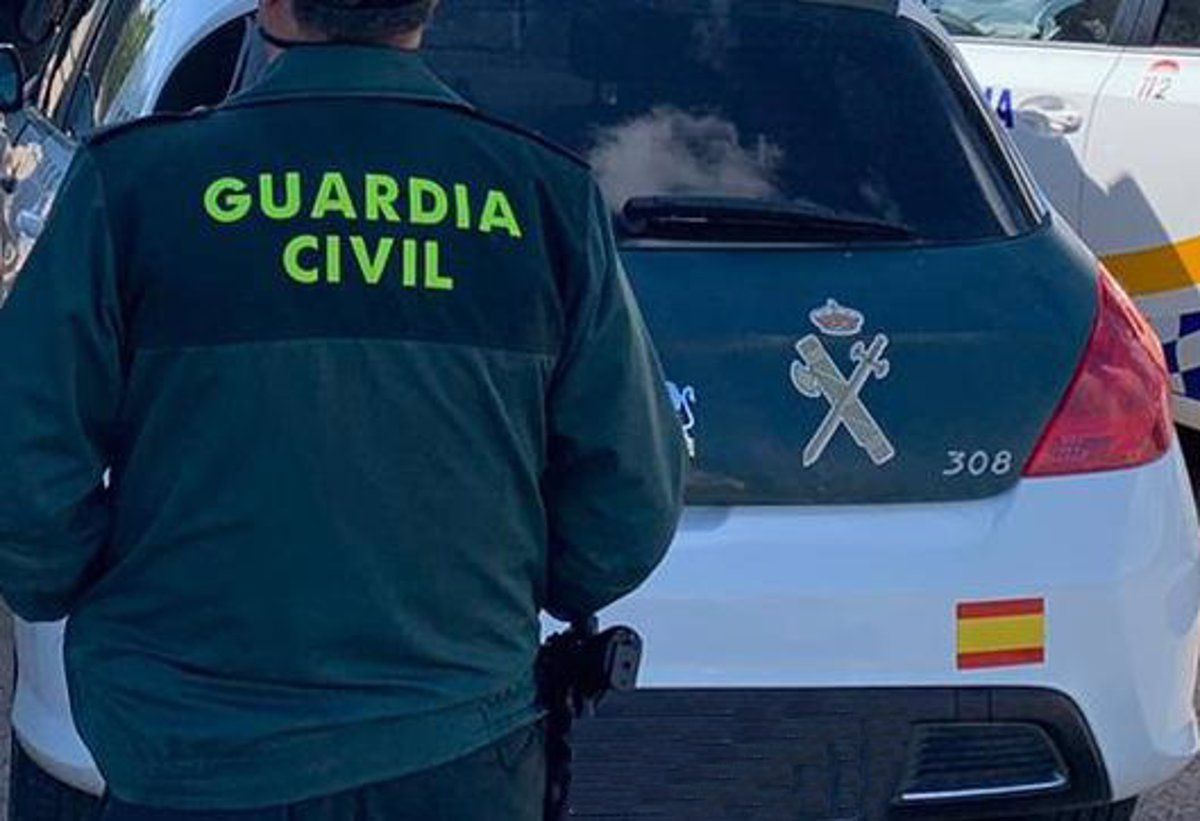 Imagen de un guardia civil, que ha detenido al joven. / Archivo 