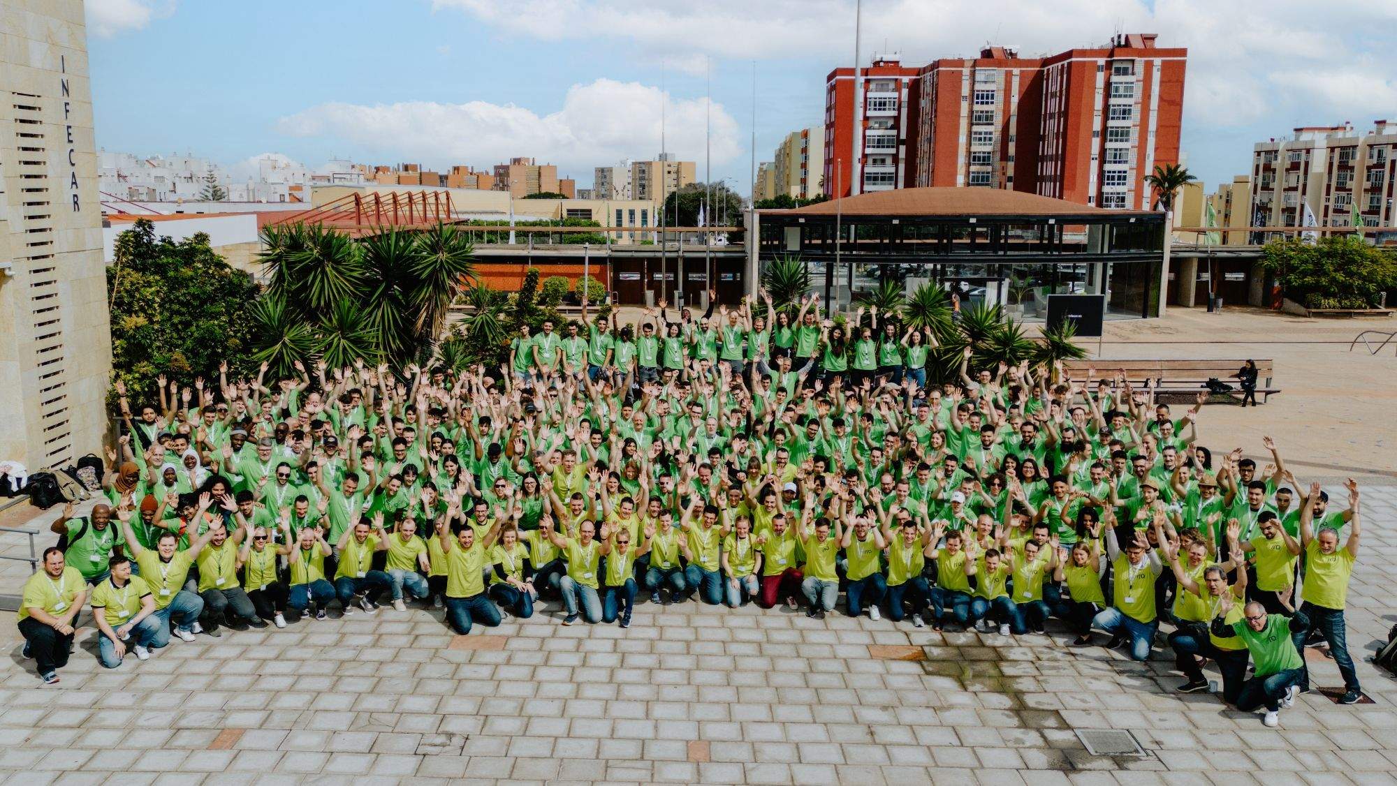 Foto de familia con los participantes del Smart Green Island Makethon 2023. / AH