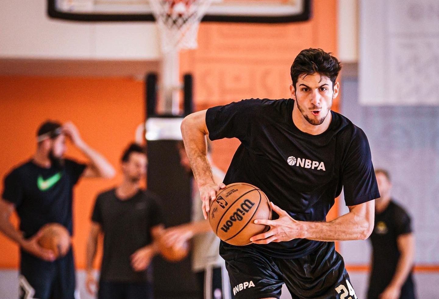 Leandro Bolmaro en un entrenamiento con la National Basket Players Association (NBPA) durante su etapa en Utah Jazz./ Twitter.