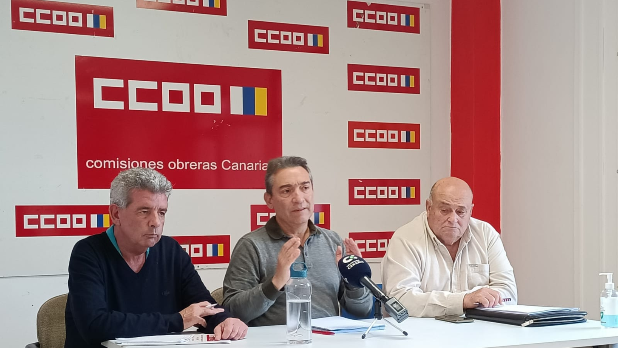 Pepe Suárez (izq), Pedro Costeras (centro) y José Manuel Moreno, de los sindicatos. / Atlántico Hoy