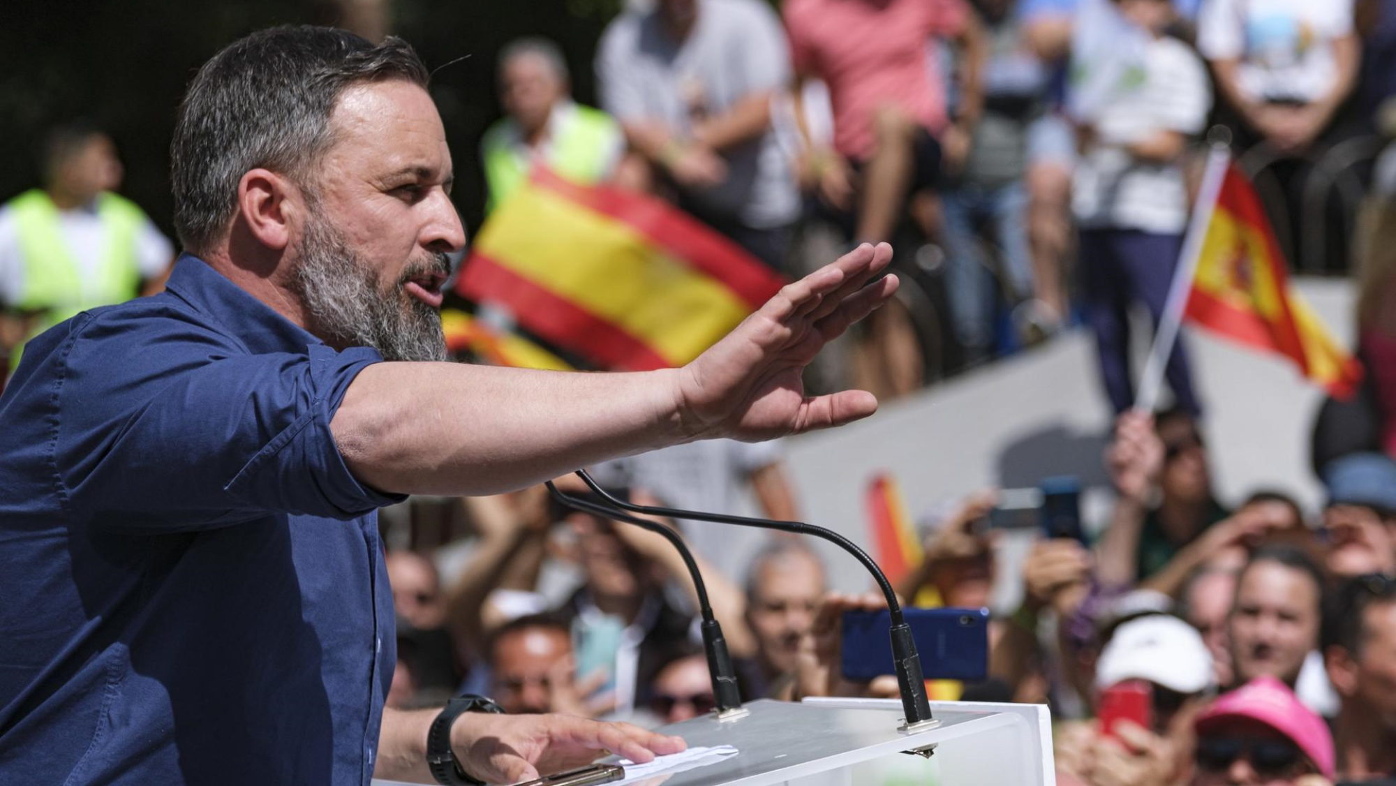 El presidente de Vox, Santiago Abascal, durante su intervención en un acto político celebrado este sábado en la capital grancanaria. EFEÁngel Medina G.