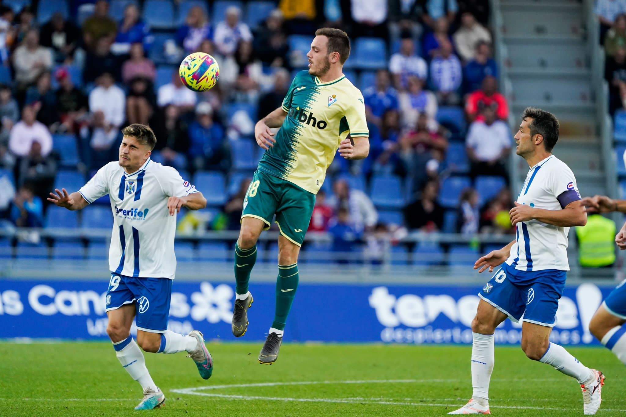 D Tenerife mereció más en la visita del Eibar pero acabó cayendo por la mínima con gol de Corpas./ Twitter.
