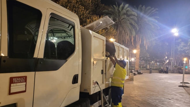 Un operario de limpieza de Las Palmas de Gran Canaria. / Ayuntamiento de Las Palmas de Gran Canaria