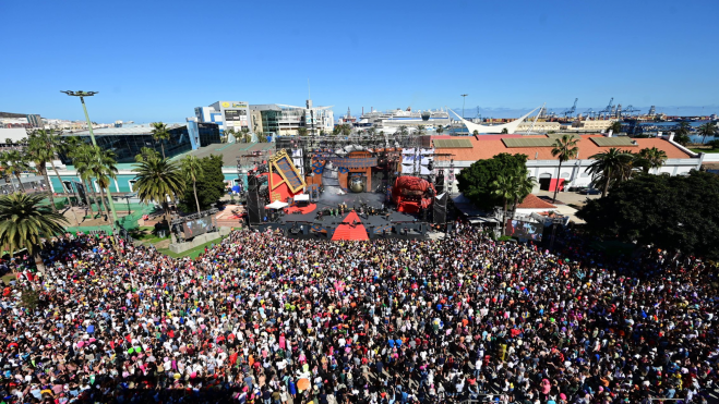 El público en Santa Catalina durante al última jornada del Carnaval de Las Palmas de Gran Canaria. Sociedad Las Palmas El público en Santa Catalina durante al última jornada del Carnaval de Las Palmas de Gran Canaria. Sociedad Las Palmas