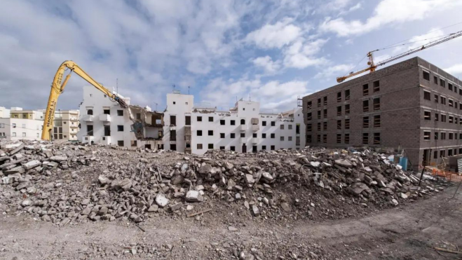 Imagen de archivo de la construcción de una promoción de viviendas en Canarias. /EFE