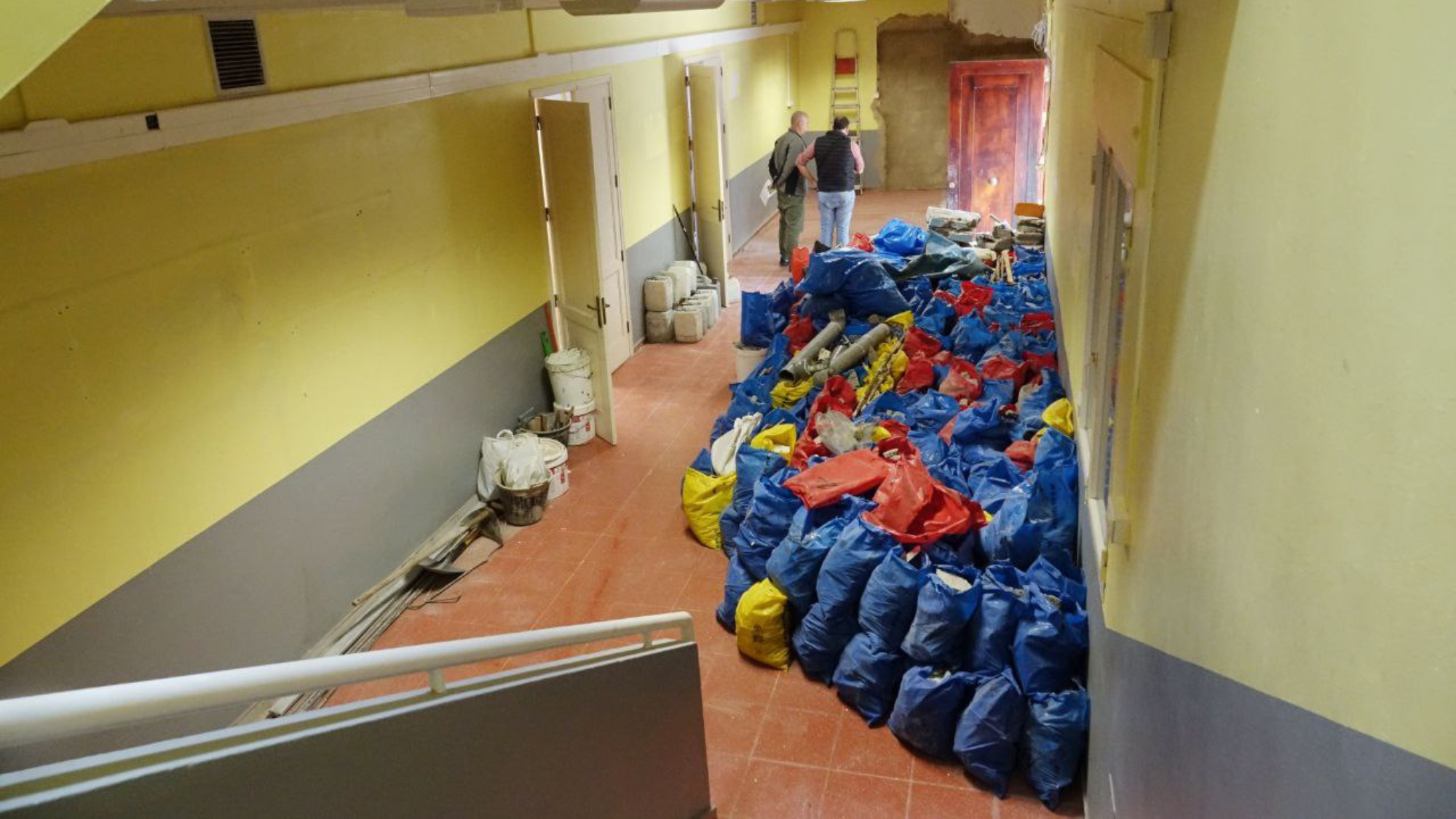 Obras en la biblioteca Federico García Lorca, en Ofra./ Cedida
