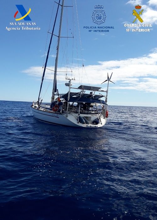 Velero interceptado por la Guardia Civil. / Cedida Velero interceptado por la Guardia Civil. / Cedida