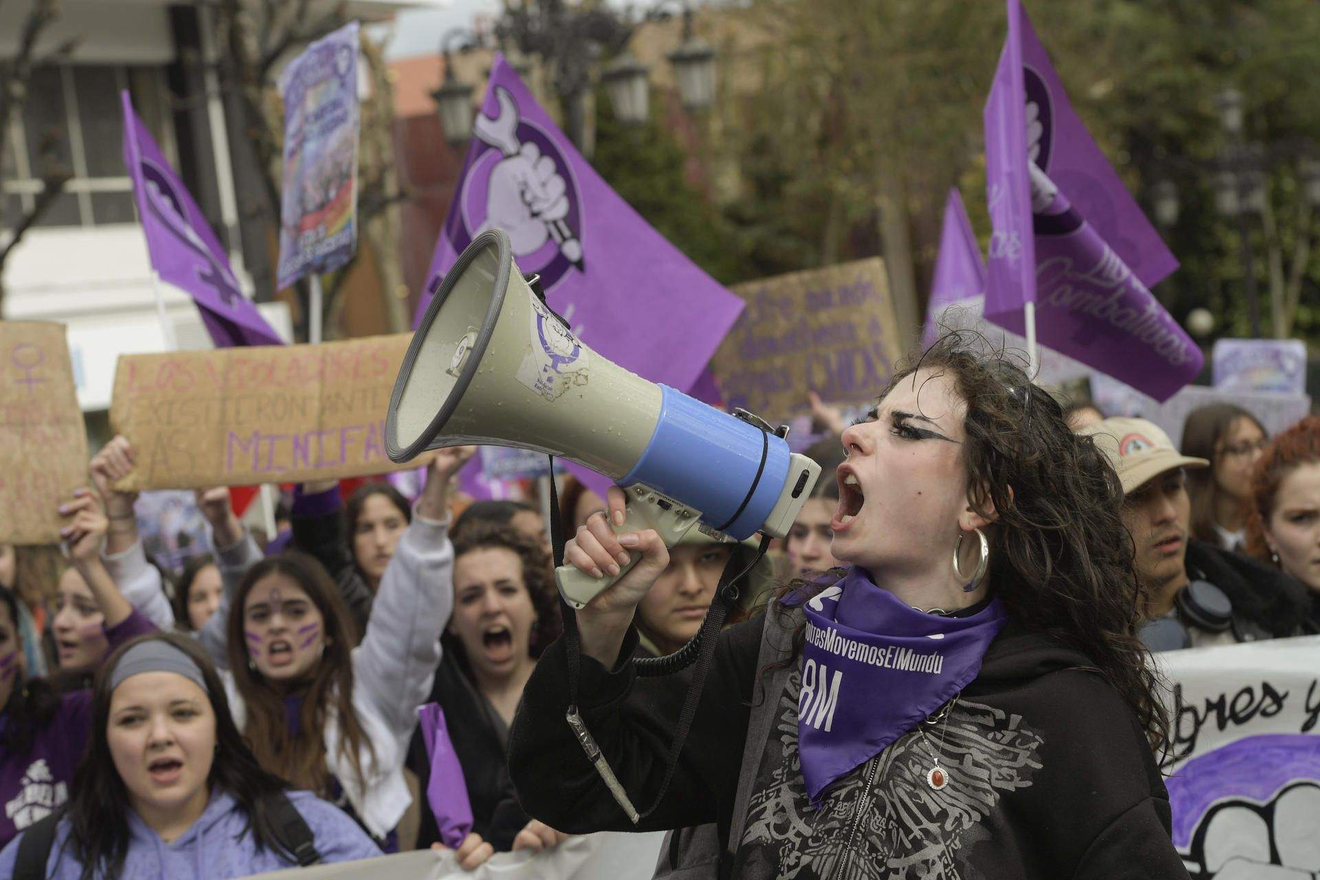 8M en Canarias: ni un paso atrás en la lucha por la igualdad. / ELOY ALONSO-EFE