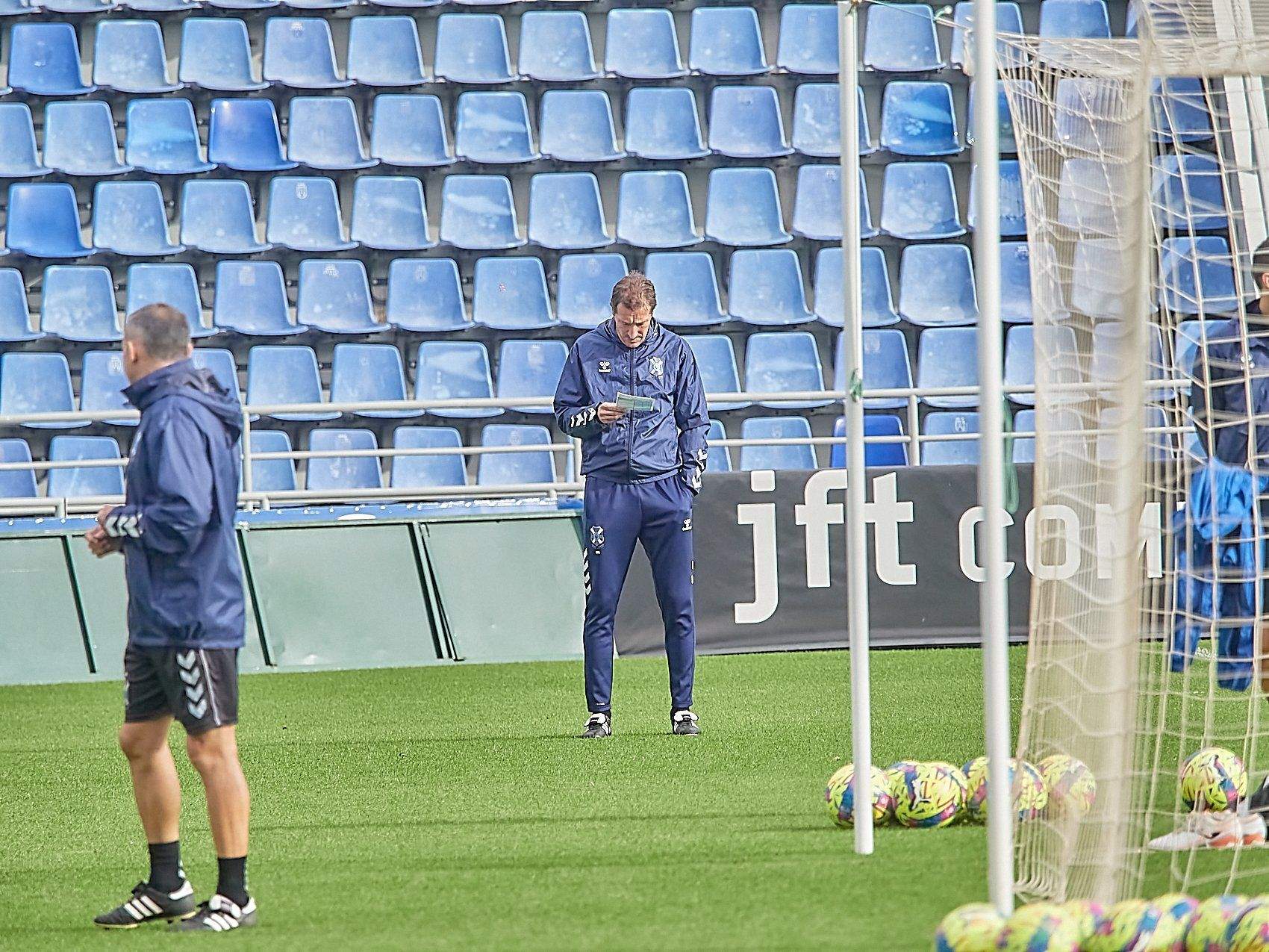 Luis Miguel Ramis maneja registros estadísticos en los que su equipo supera al rival pero el dominio en estas facetas del juego no se traslada a los resultados./ CD Tenerife.
