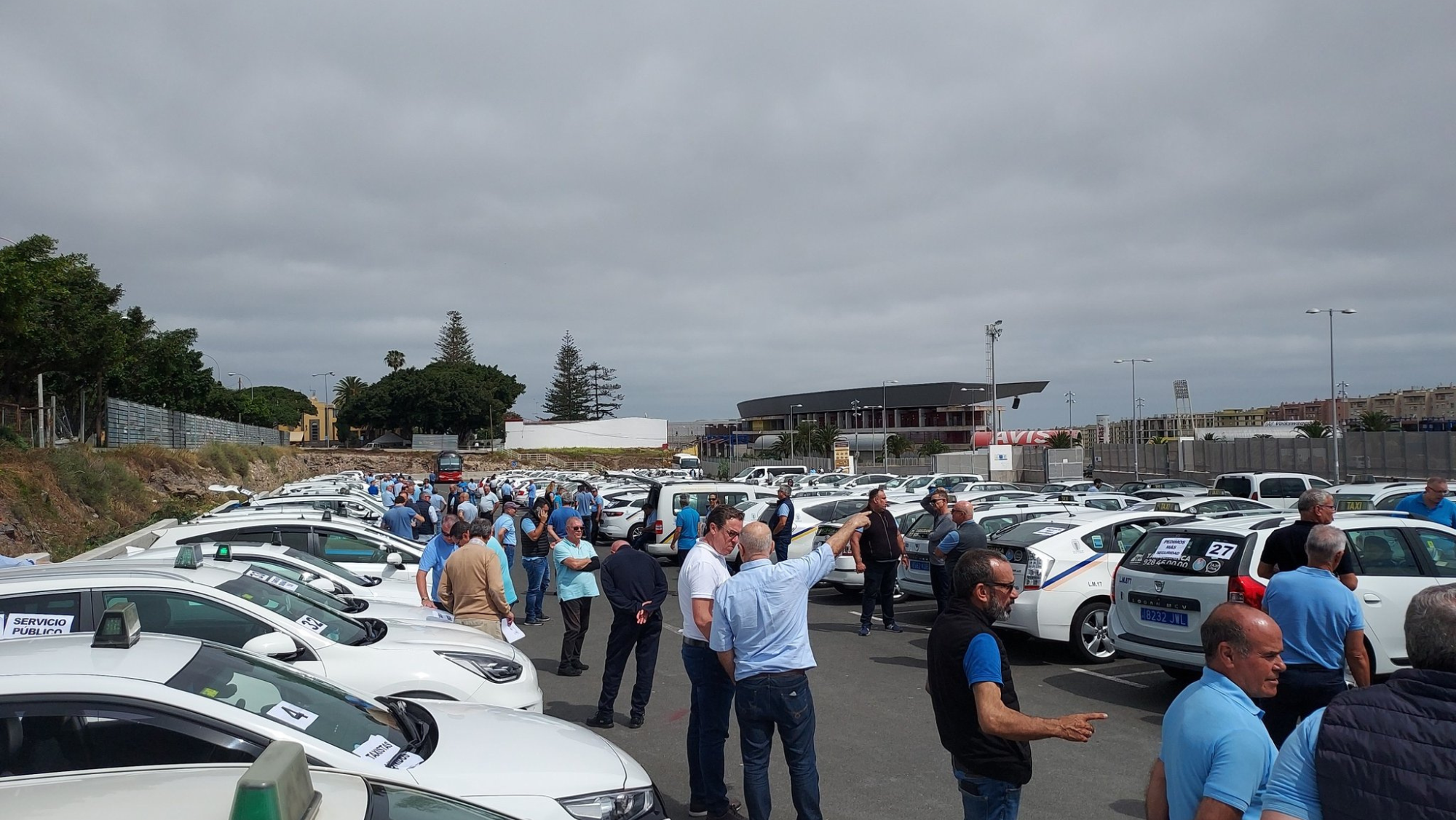 Taxistas de Las Palmas de Gran Canaria durante la protesta. / Autotaxi