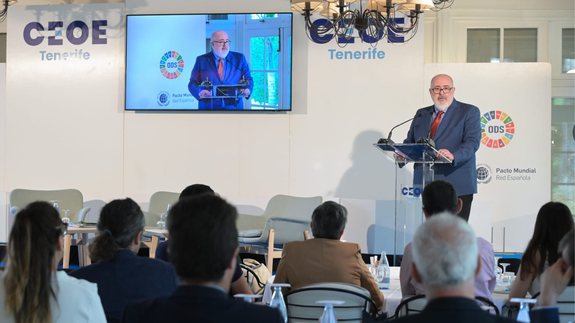 El presidente de la patronal de los empresarios CEOE Tenerife, Pedro Alfonso, durante una jornada donde han puesto de manifiesto su malestar sobre la forma de implementar la Ley de Cambio Climático. / CEOE