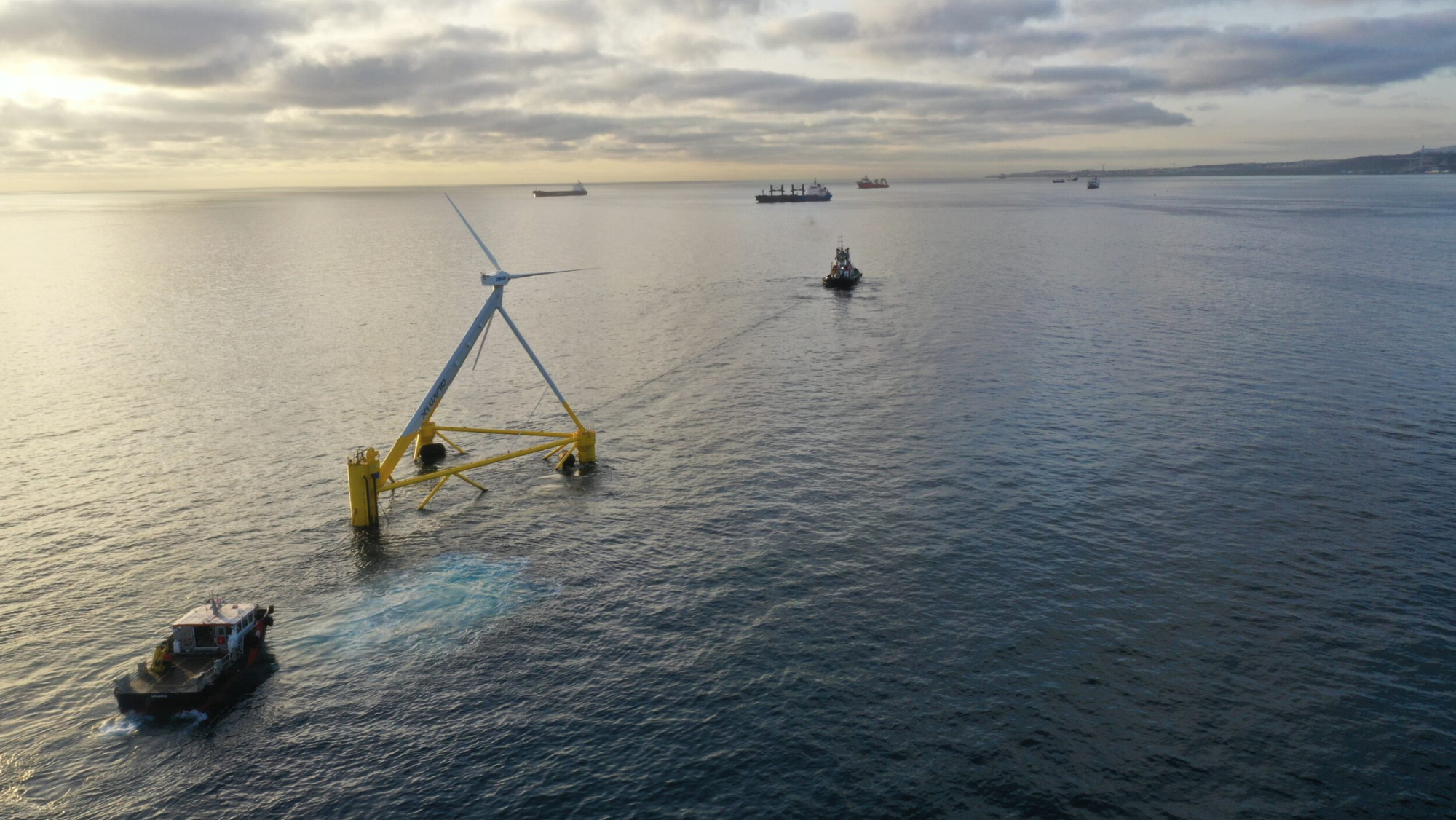 Traslado del prototipo de eólica marina de X1 Wind en el banco de ensayo de Plocan. / Plocan