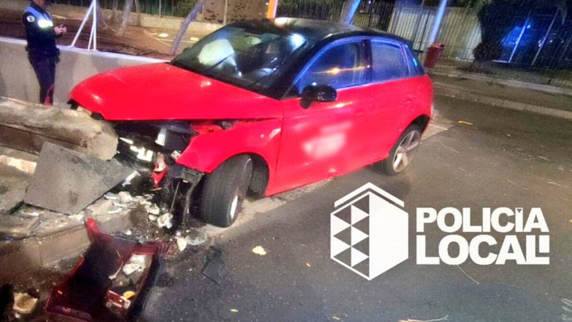 El coche accidentado en Santa Cruz de Tenerife. / Policía Local SC