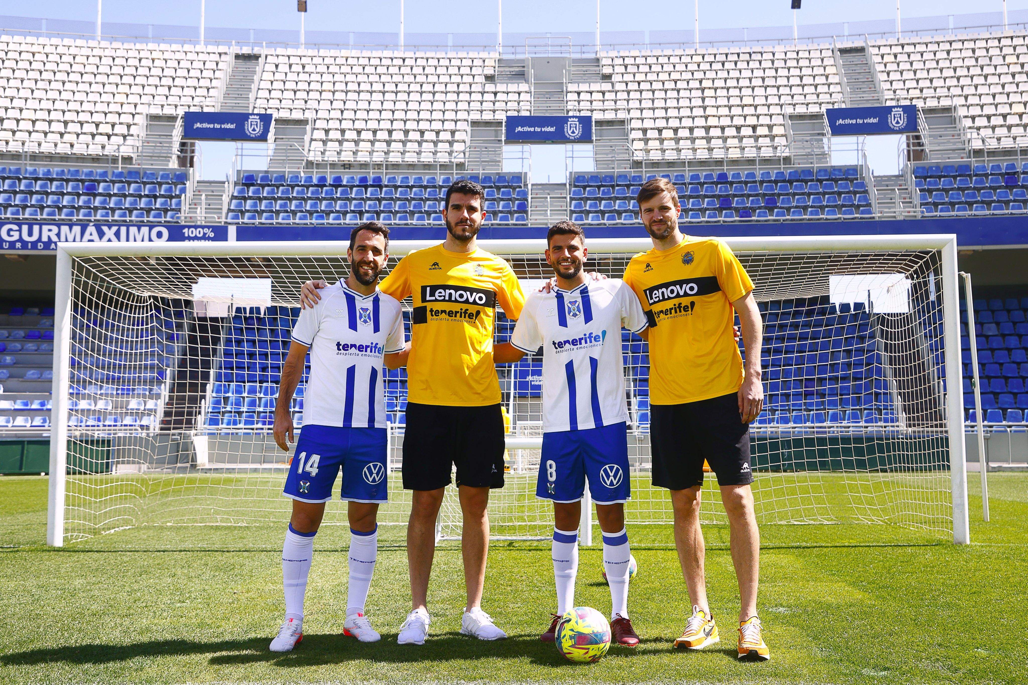 Carlos Ruiz y Javi Alonso ejercieron de anfitriones en el Heliodoro durante la visita de Aaron Doornekamp y Sergio Rodríguez./ Twitter CBC.