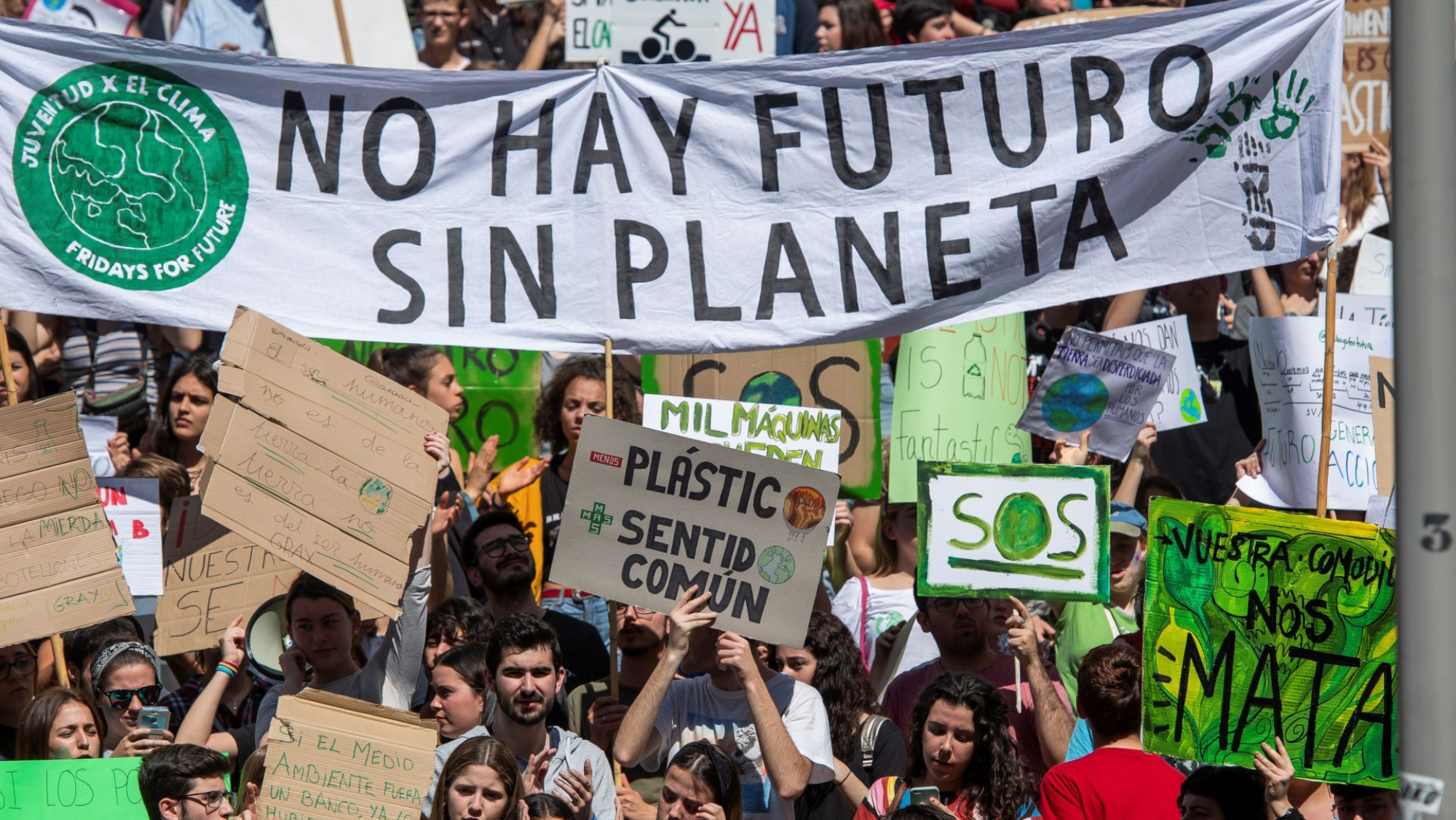 Activistas en una marcha de Juventud por el clima. / EFE 