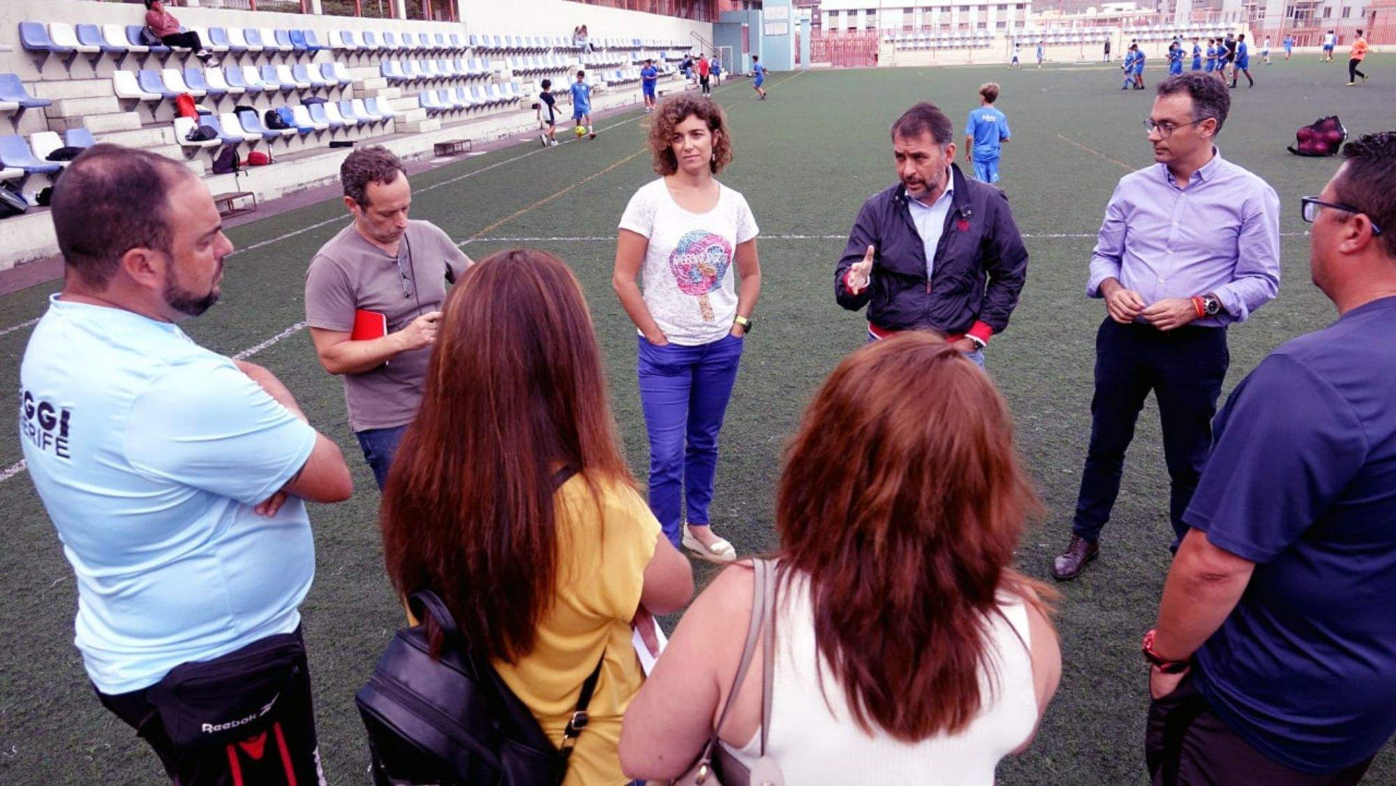 José Manuel Bermúdez, Alicia Cebrián y Carlos Tarife en una visita la campo de Juan Santa María. / Cedida José Manuel Bermúdez, Alicia Cebrián y Carlos Tarife en una visita la campo de Juan Santa María. / Cedida