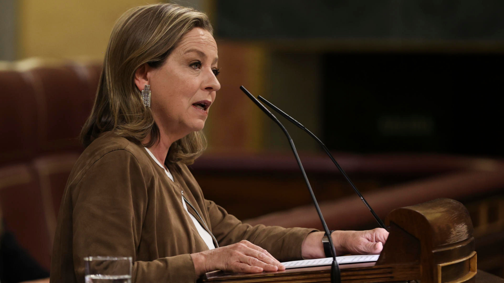 La diputada de Coalición Canaria Ana Oramas interviene durante el debate de la moción de censura de VOX contra el presidente del Gobierno, Pedro Sánchez, con Tamames como candidato a la Presidencia./ EFE La diputada de Coalición Canaria Ana Oramas interviene durante el debate de la moción de censura de VOX contra el presidente del Gobierno, Pedro Sánchez, con Tamames como candidato a la Presidencia./ EFE