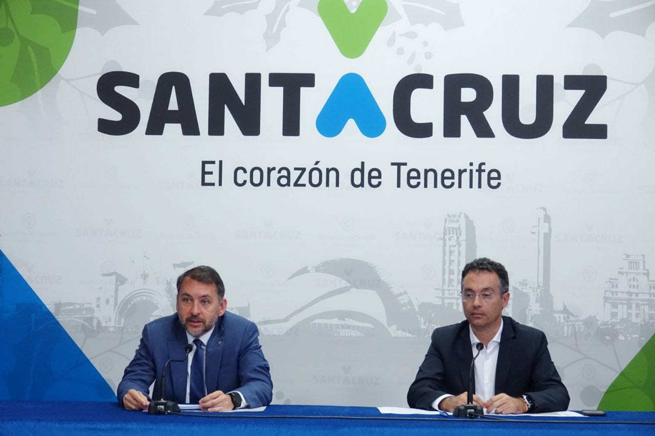 El alcalde de Santa Cruz, José Manuel Bermúdez (izq.) y el edil de Servicios Públicos, Carlos Tarife,/ ARCHIVO