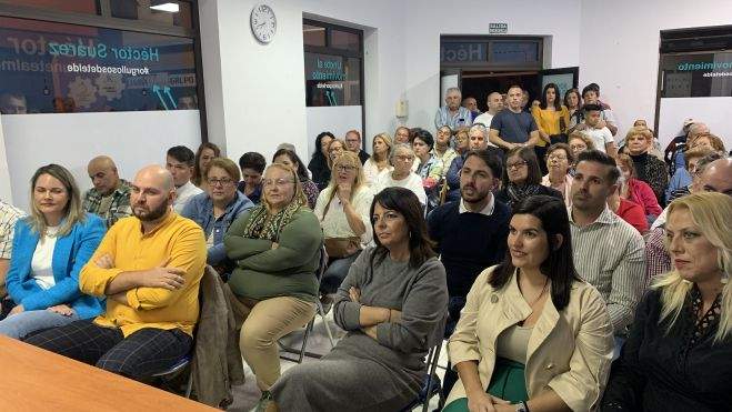 Militantes y simpatizantes en la sede de Coalición Canaria Telde situada en Los Llanos. / AH