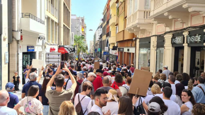 Cientos de personas participaron en la movilización por la defensa de la sanidad pública. / Cedida Cientos de personas participaron en la movilización por la defensa de la sanidad pública. / Cedida