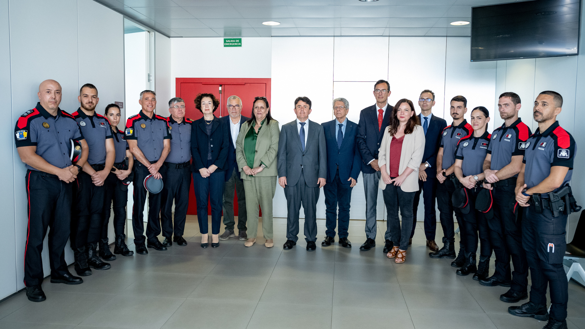 Foto de familia de unidad especializada de la Policía Canaria./ Gobierno de Canarias