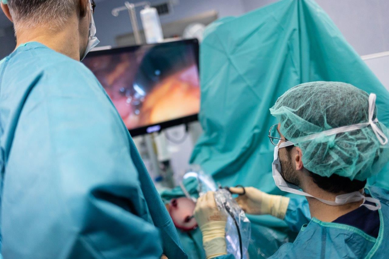 Cirugía ginecológica por puerto único vaginal en un centro de Quirónsalud / QUIRÓNSALUD