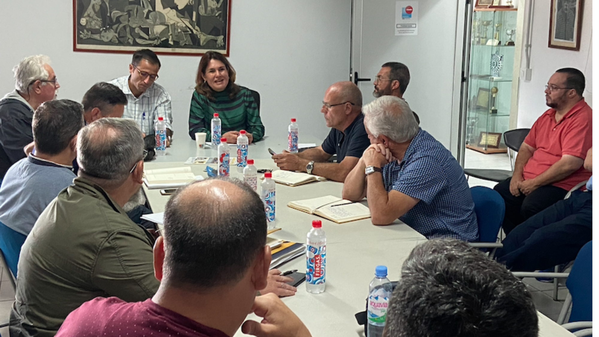 Jimena Delgado (PP) se reúne con el comité de empresas de Guaguas Municipales con el objetivo de incrementar la oferta de servicios y “enderezar” la Metroguagua tras el 28 M. / PP