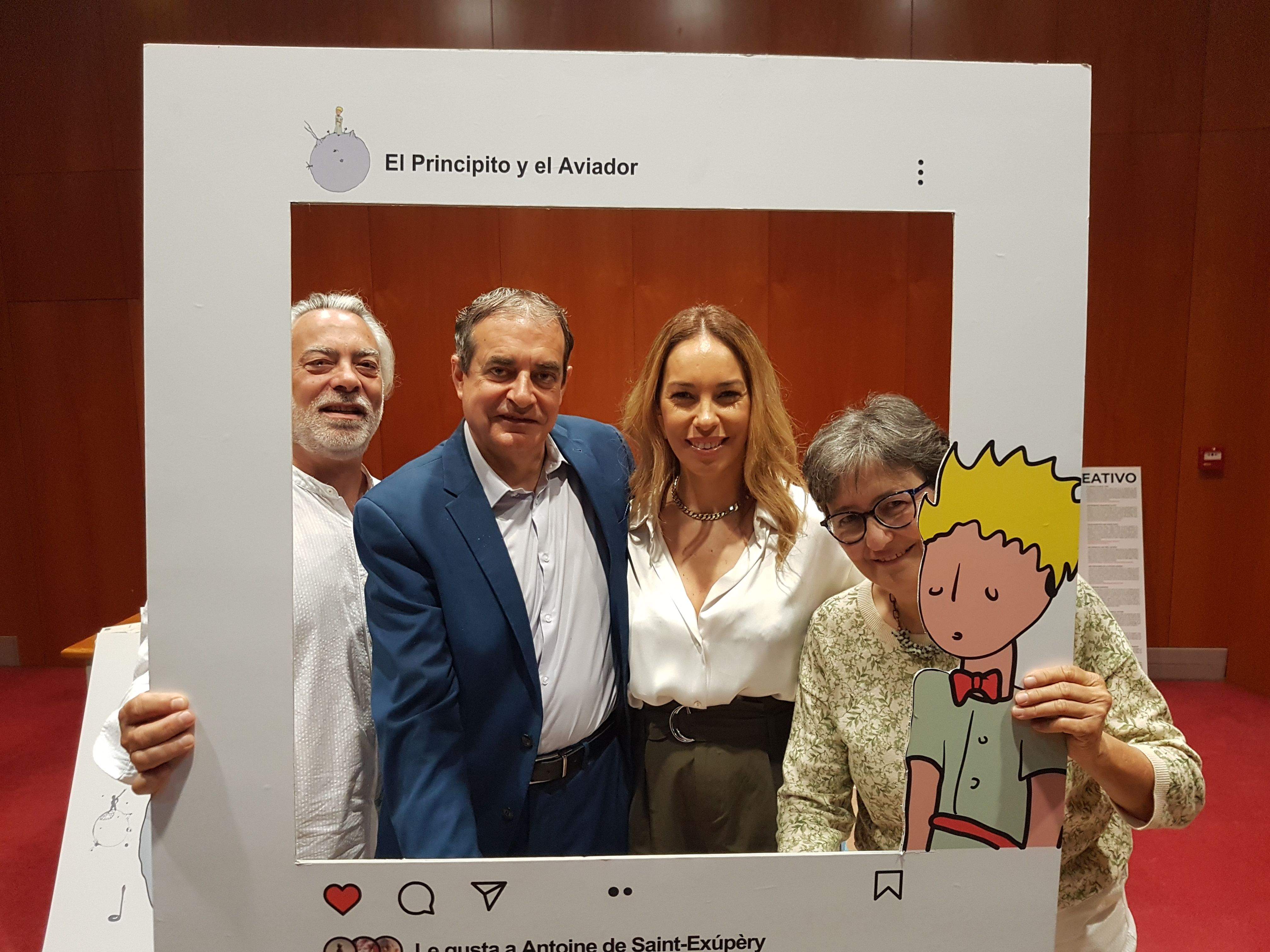 Antonio Morales, Francisco Moreno, Guacimara Medina y Luz Caballero, en la presentación de 'El principito y el aviador'